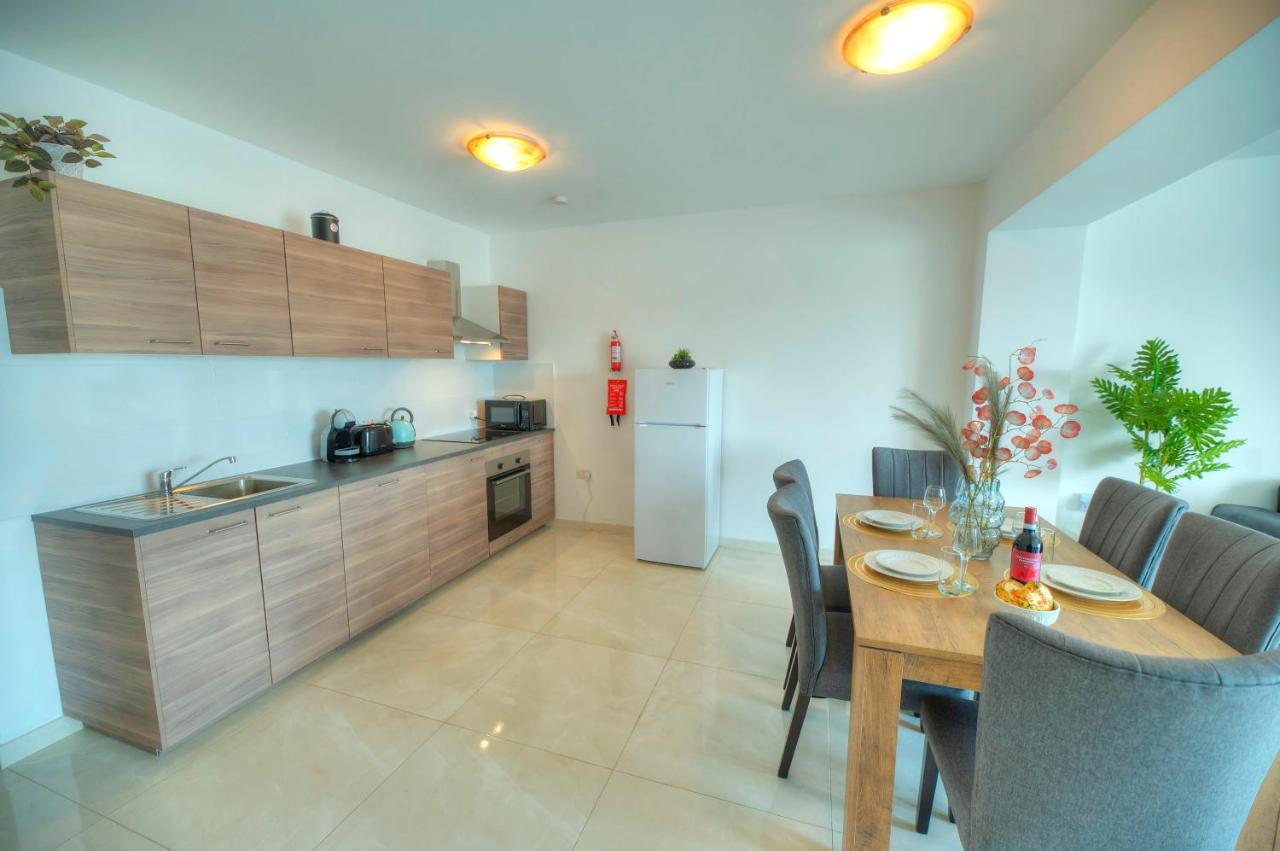 Seafront Beautifully Furnished 2 Bedrooms Gogzr-3 Gzira Екстериор снимка