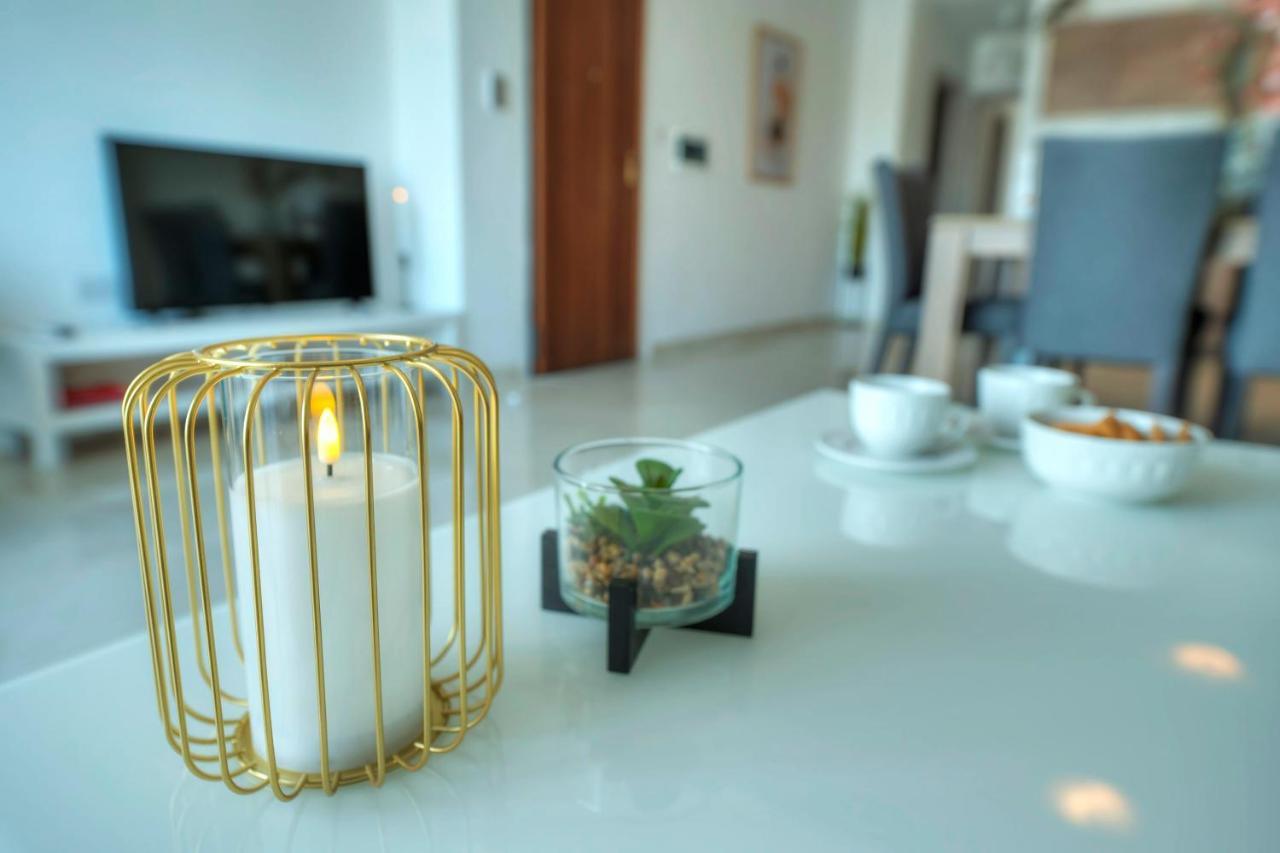 Seafront Beautifully Furnished 2 Bedrooms Gogzr-3 Gzira Екстериор снимка