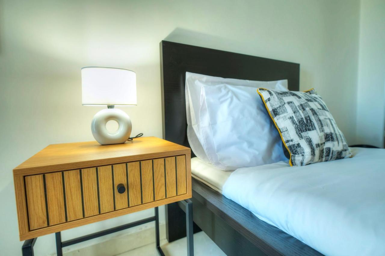 Seafront Beautifully Furnished 2 Bedrooms Gogzr-3 Gzira Екстериор снимка