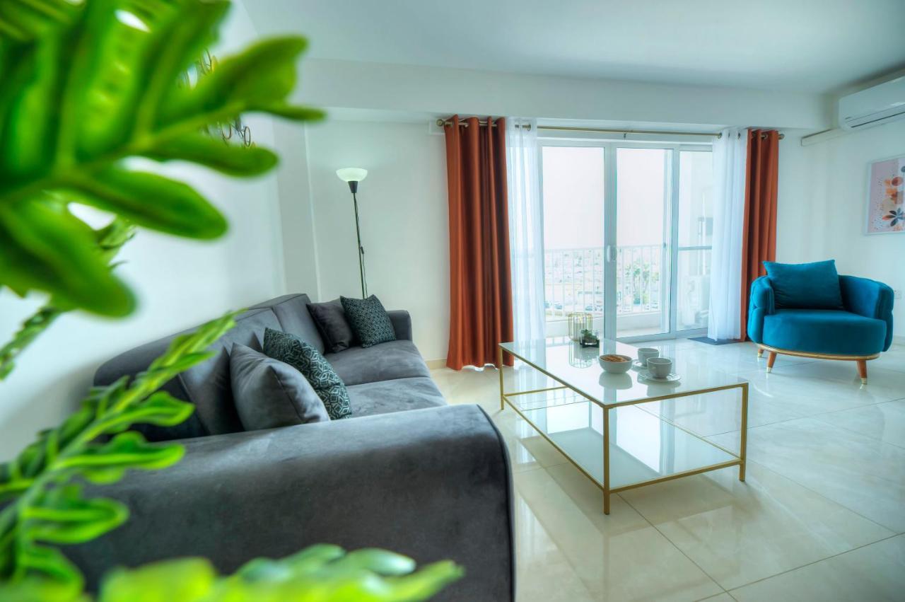 Seafront Beautifully Furnished 2 Bedrooms Gogzr-3 Gzira Екстериор снимка