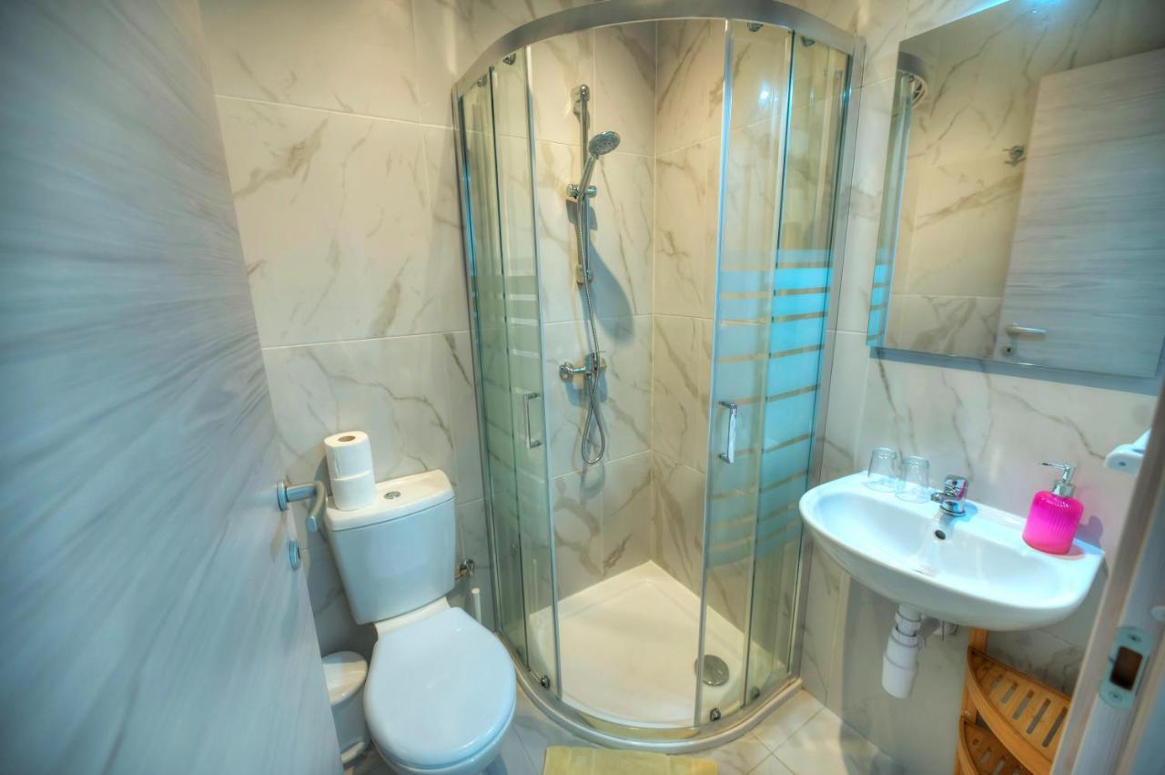 Seafront Beautifully Furnished 2 Bedrooms Gogzr-3 Gzira Екстериор снимка