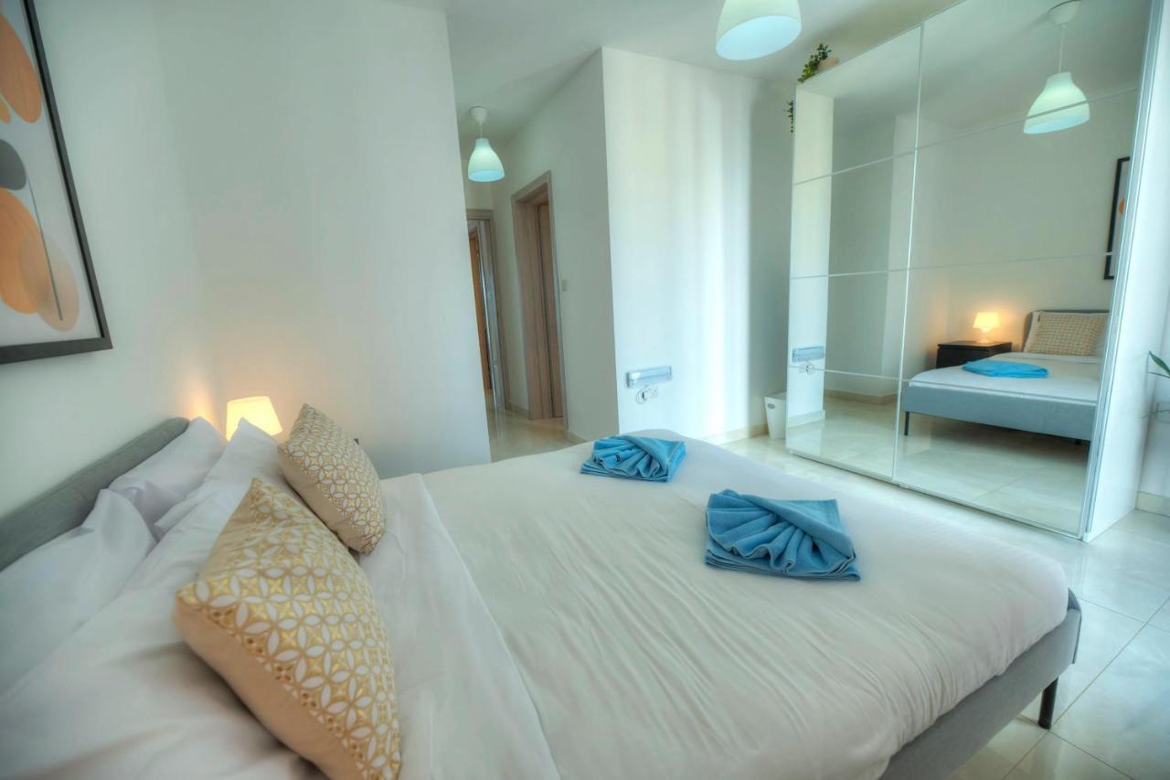 Seafront Beautifully Furnished 2 Bedrooms Gogzr-3 Gzira Екстериор снимка
